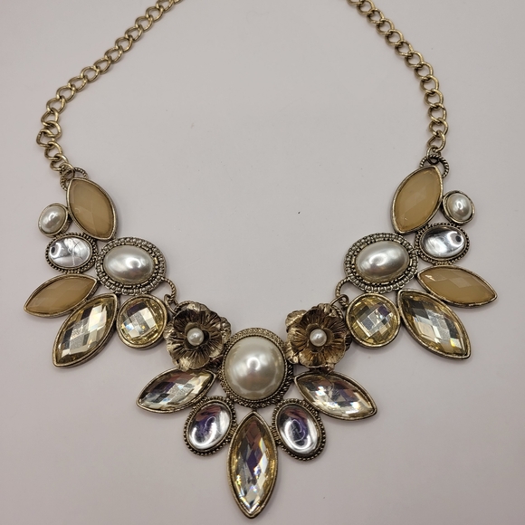 Lovely costume necklace - Picture 1 of 4